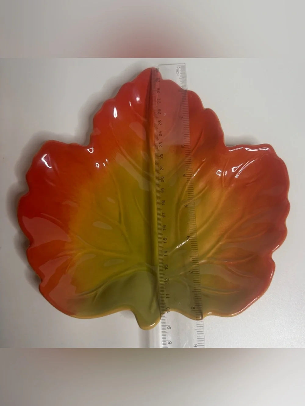 Heritage Collection Leaf-Form Ceramic Serving Set in Red and Green 2 pcs